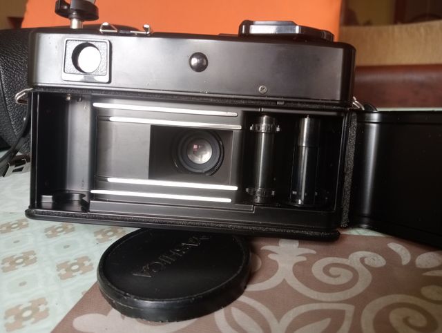 Cámara antigua YASHICA MG-1