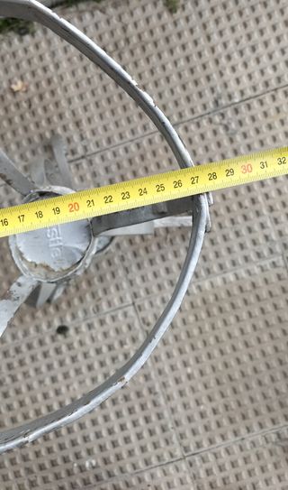 Soporte para plantas plateado