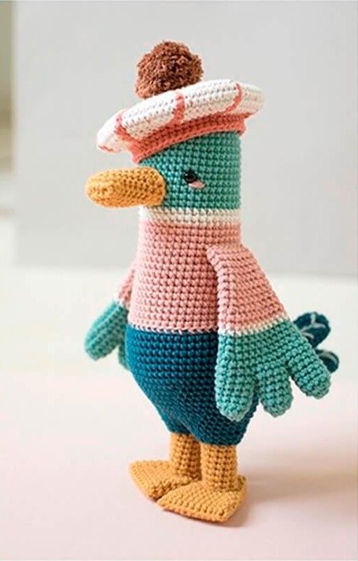 Amigurumi original pato con boina