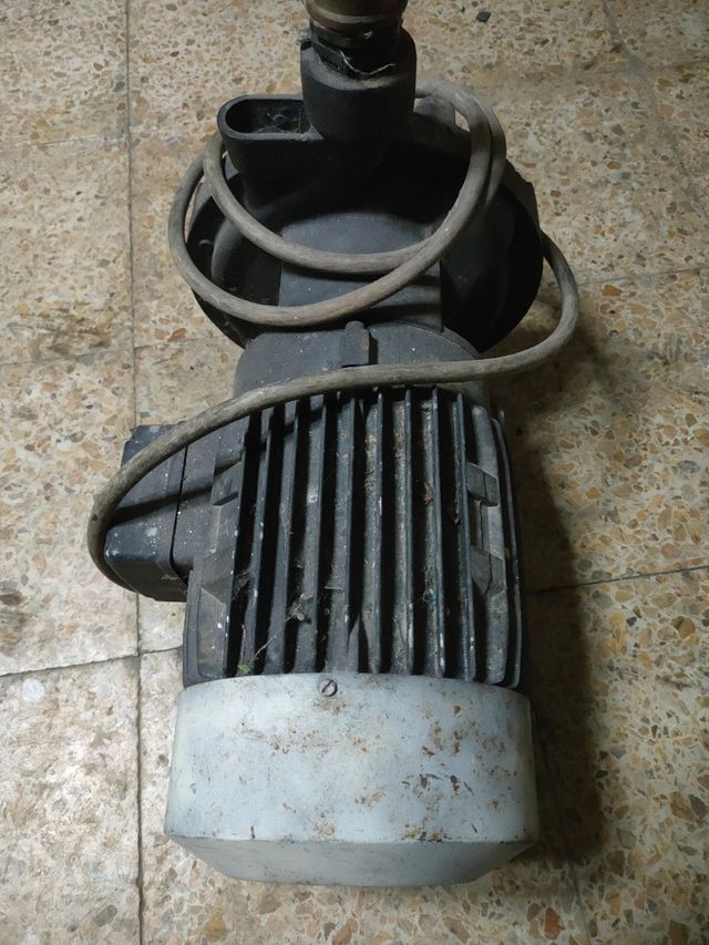 Bomba para riego trifásica 