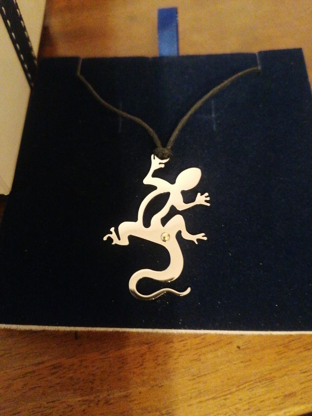 collana con ciondolo. bluespirit