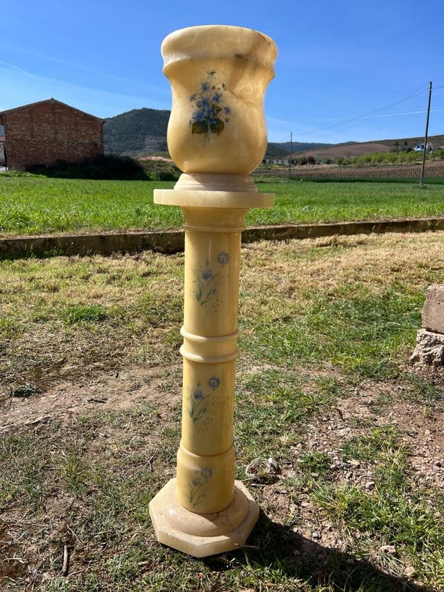 Antigua columna lámpara de alabastro