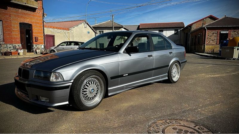 BMW 325i - foto 1