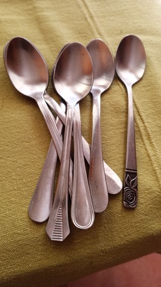 Cubiertos tenedores cucharas y cuchi