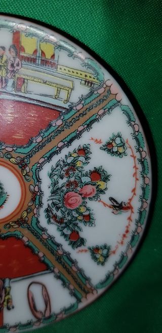 Antiguo plato de porcelana china artesanal Macao.