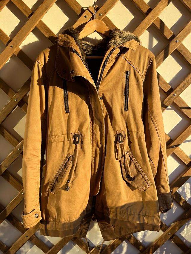 Abrigo con capucha Bershka