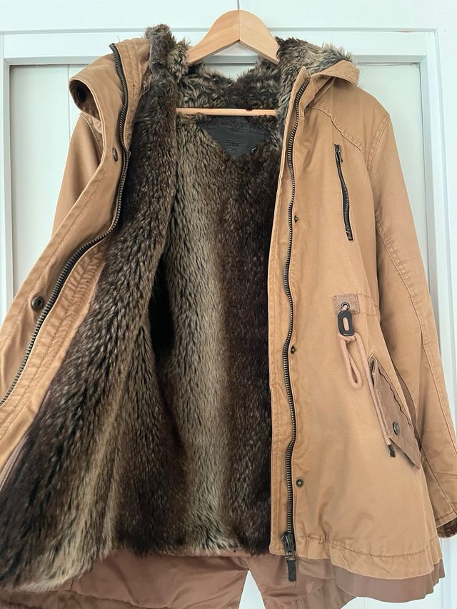 Abrigo con capucha Bershka