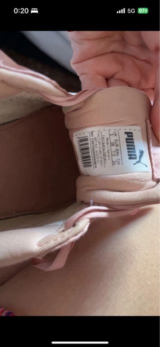 Zapatillas puma con cordones de cinta rosa