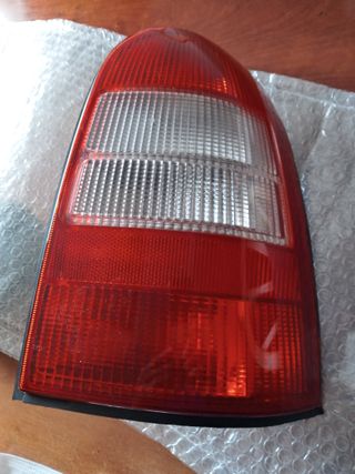 Opel Vectra Caravan. Piloto trasero dcho.