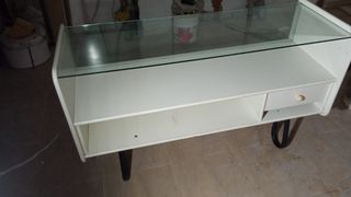 Mueble expositor con cristal para tienda