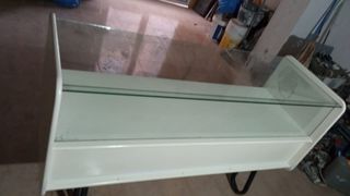 Mueble expositor con cristal para tienda
