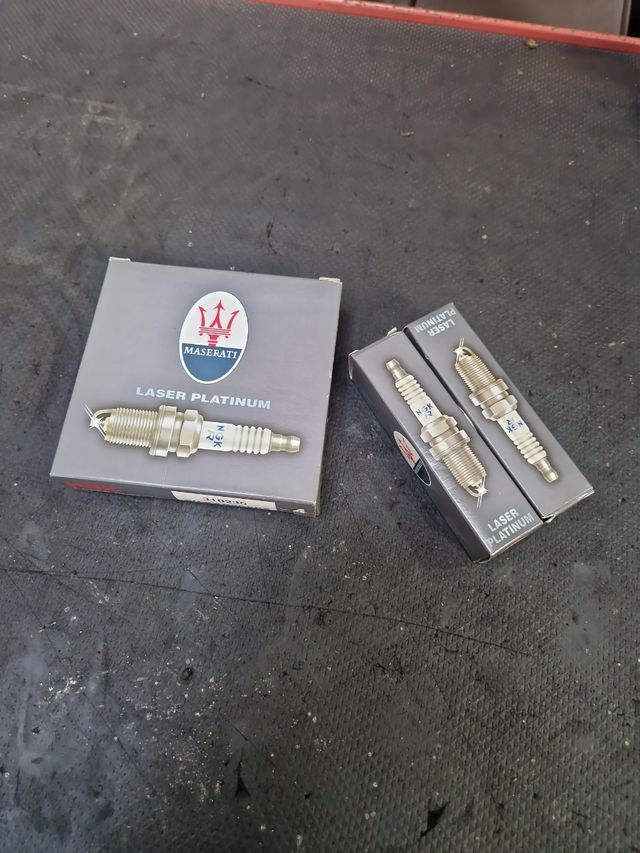 Bujías Maserati 310235/SILKAR8C6DS