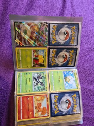 Lote 230 cartas Pokemon más album
