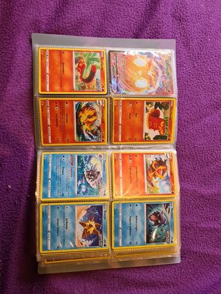 Lote 230 cartas Pokemon más album