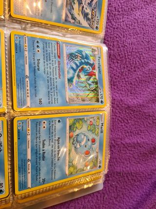 Lote 230 cartas Pokemon más album