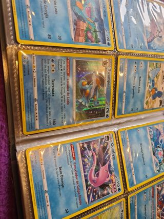 Lote 230 cartas Pokemon más album