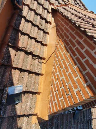 Goteras y limpieza de canales.