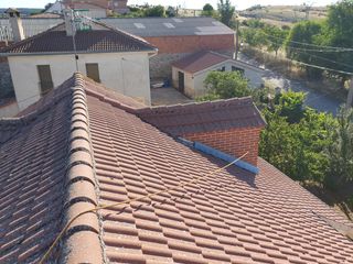 Goteras y limpieza de canales.