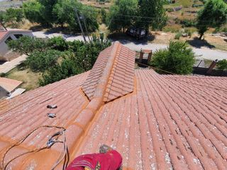 Goteras y limpieza de canales.