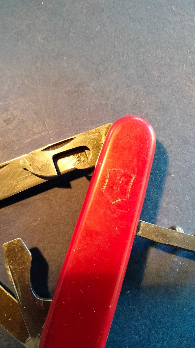 0153 - Tourist Red 84mm. Victorinox