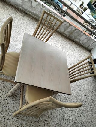 Mesa de terraza extensible y sillas