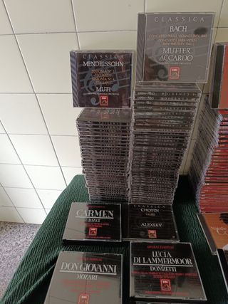 Colección de cd originales y libros