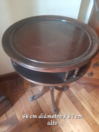 Mesa madera nogal antigua