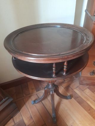 Mesa madera nogal antigua
