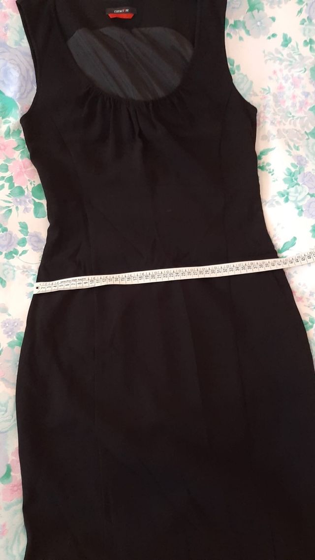 Tubino smanicato scollo rotondo aderente lungette