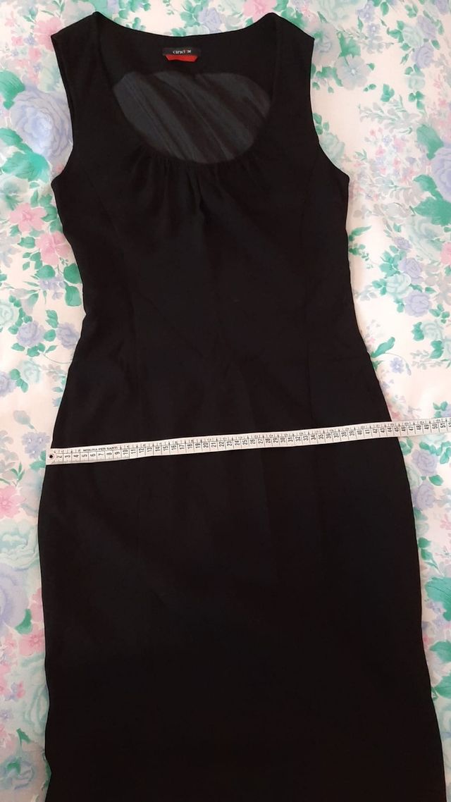 Tubino smanicato scollo rotondo aderente lungette