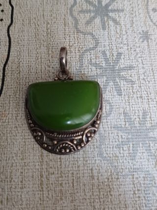 Colgante de jade y plata. 