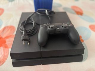 PlayStation 4 1TB con juegos y 1 mando