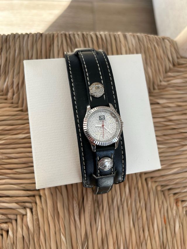 Reloj pulsera brillante