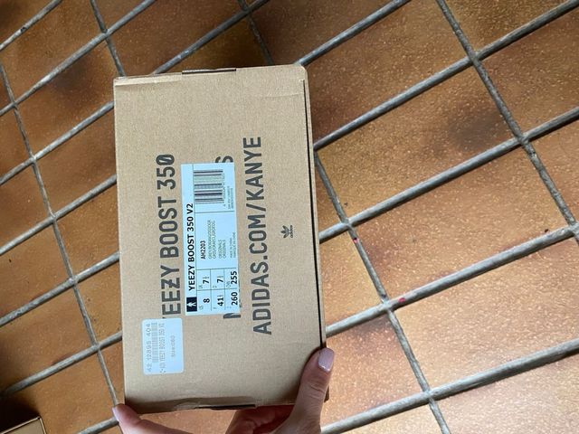 Caja Adidas Yeezy 350 v2