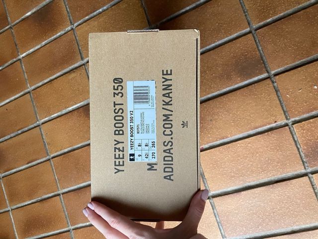 Caja Adidas Yeezy 350 v2
