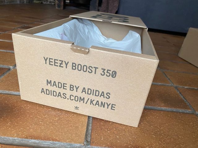 Caja Adidas Yeezy 350 v2
