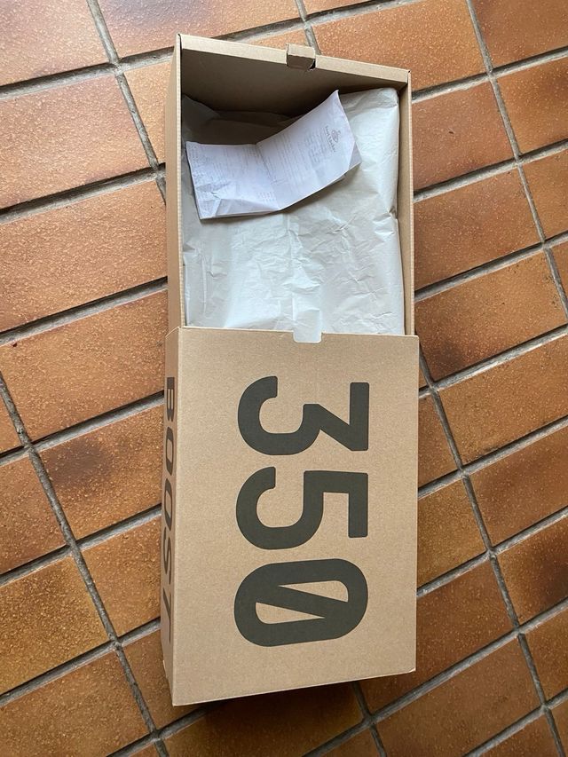 Caja Adidas Yeezy 350 v2