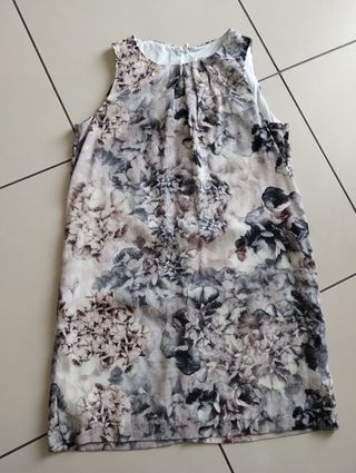 Abito smanicato svasato floreale 44