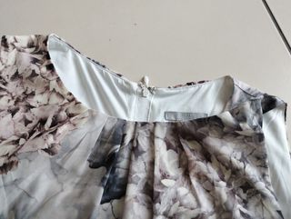 Abito smanicato svasato floreale 44