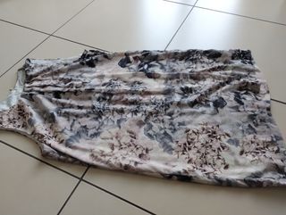 Abito smanicato svasato floreale 44