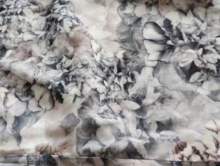 Abito smanicato svasato floreale 44