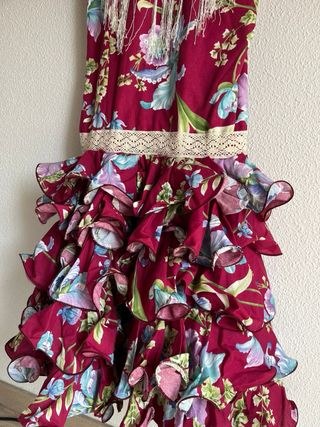 Vestido flamenca burdeos con flores