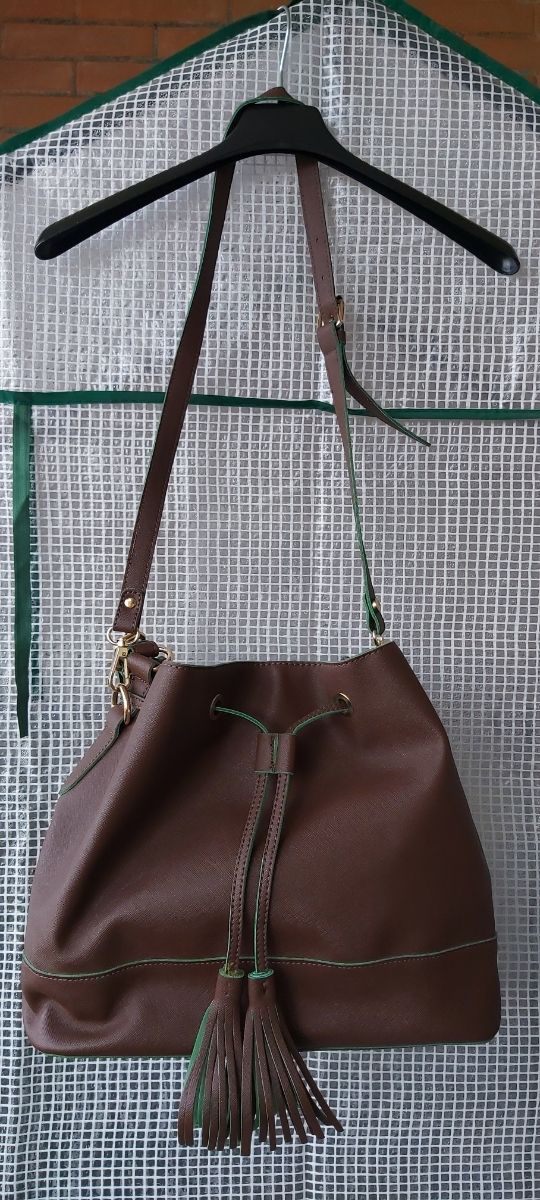 Borsa a secchiello marrone e verde