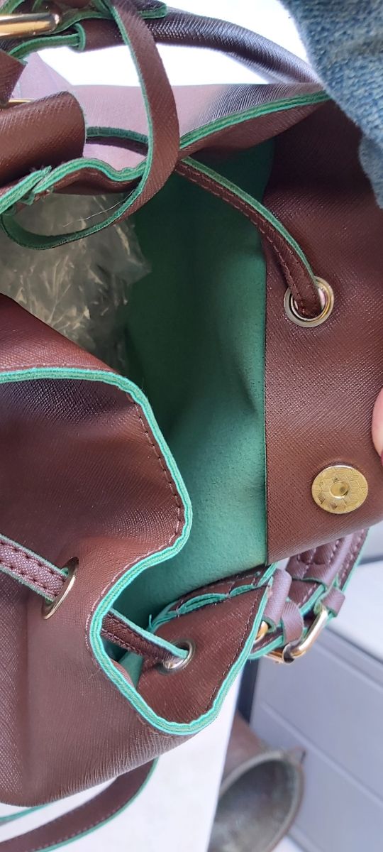 Borsa a secchiello marrone e verde