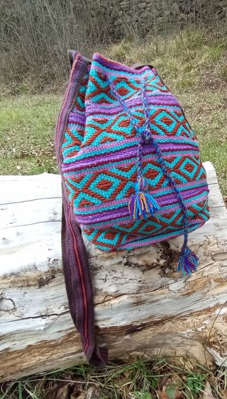 Bolso étnico andino hecho con manta