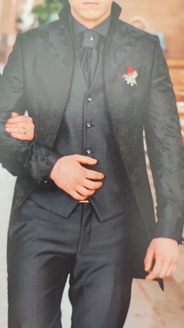 Abito e scarpe da sposo