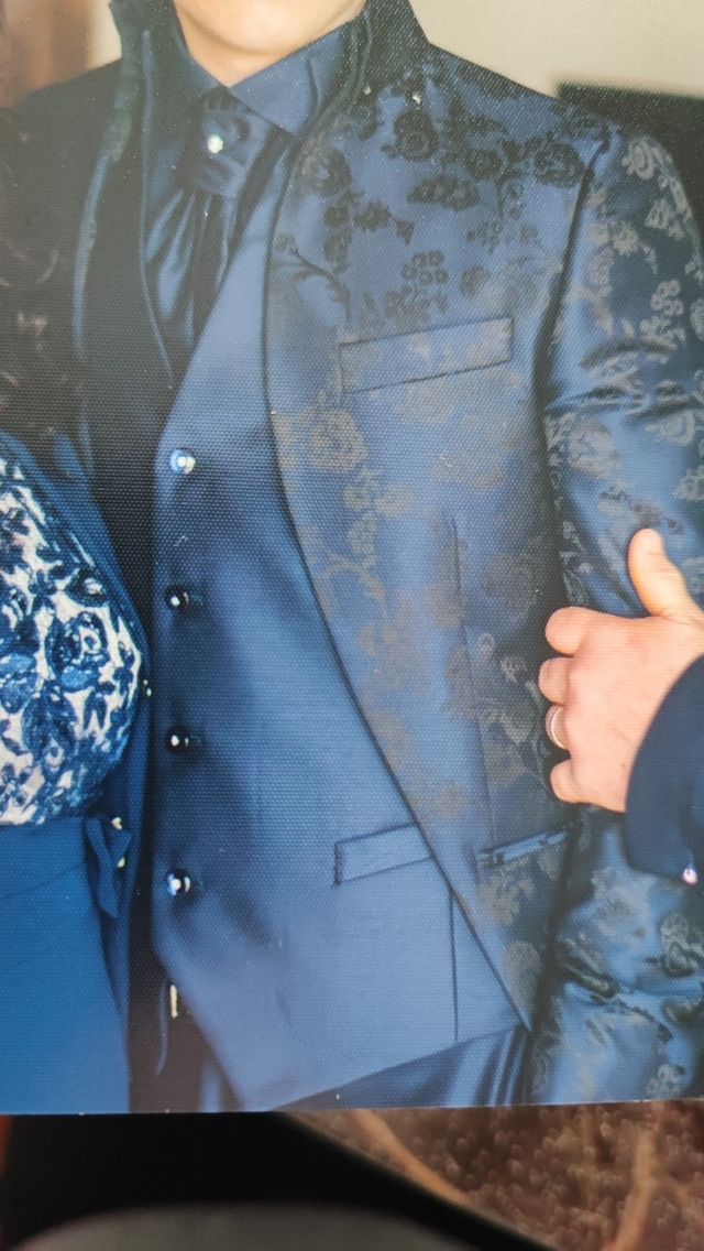 Abito e scarpe da sposo