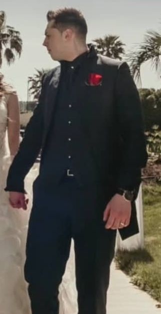 Abito e scarpe da sposo