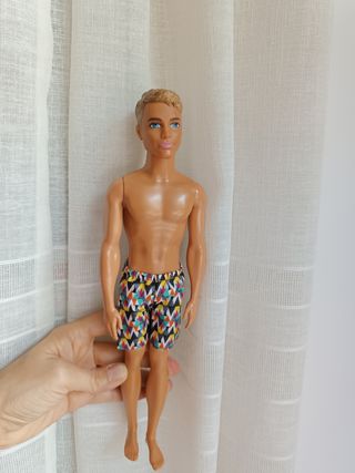 Barbie FJF09- Beach con Costume Stampato Colorato