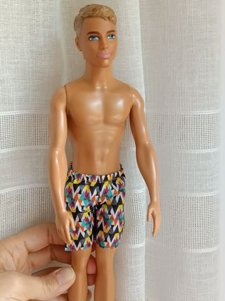 Barbie FJF09- Beach con Costume Stampato Colorato